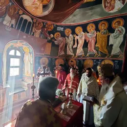 Владика Јоаникије богослужио у цркви Светог Николе у Улцињу