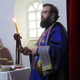 Владика Јоаникије на годишњем помену оцу Момчилу Кривокапићу