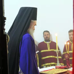 Владика Јоаникије на годишњем помену оцу Момчилу Кривокапићу