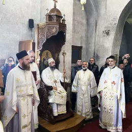 Света Архијерејска Литургија на Васкрсни понедјељак у Ђурђевим Ступовима