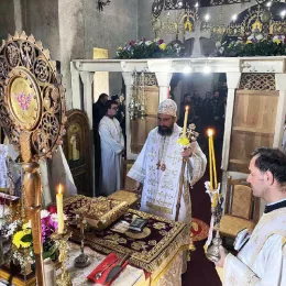 Света Архијерејска Литургија на Васкрсни понедјељак у Ђурђевим Ступовима