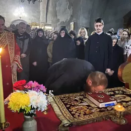 Епископ Методије служио вечерњу са изношењем Плаштанице у манастиру Ђурђеви Ступови
