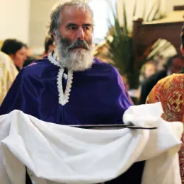 У Саборном храму у Никшићу на Велики петак служена вечерња служба са изношењем Плаштанице