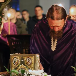 У Саборном храму у Никшићу на Велики петак служена вечерња служба са изношењем Плаштанице