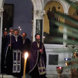 У Саборном храму у Никшићу на Велики петак служена вечерња служба са изношењем Плаштанице