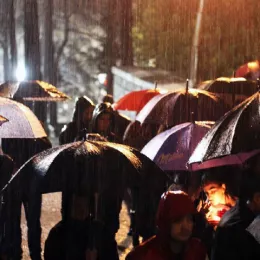 У Саборном храму у Никшићу на Велики петак служена вечерња служба са изношењем Плаштанице