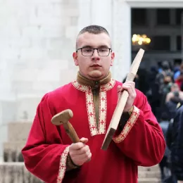 У Саборном храму у Никшићу на Велики петак служена вечерња служба са изношењем Плаштанице