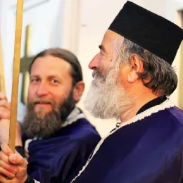 У Саборном храму у Никшићу на Велики петак служена вечерња служба са изношењем Плаштанице