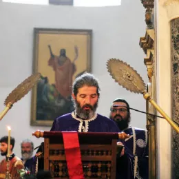 У Саборном храму у Никшићу на Велики петак служена вечерња служба са изношењем Плаштанице