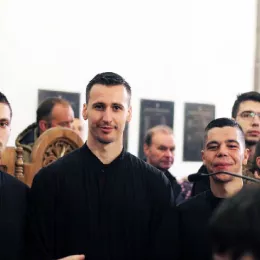 У Саборном храму у Никшићу на Велики петак служена вечерња служба са изношењем Плаштанице