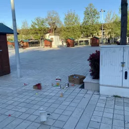 На главном Тргу у Никшићу обијена кућица са украсима