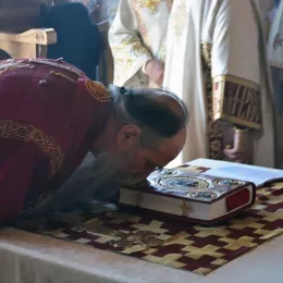 У манастиру Дајбабе освештано спомен обиљежје Царским страстотерпцима Романовима