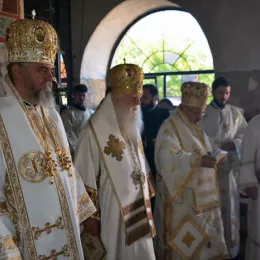 У манастиру Дајбабе освештано спомен обиљежје Царским страстотерпцима Романовима