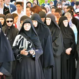 У манастиру Дајбабе освештано спомен обиљежје Царским страстотерпцима Романовима