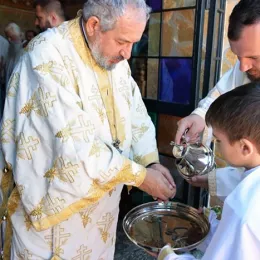 У манастиру Дајбабе освештано спомен обиљежје Царским страстотерпцима Романовима