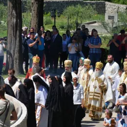 У манастиру Дајбабе освештано спомен обиљежје Царским страстотерпцима Романовима