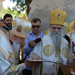 У манастиру Дајбабе освештано спомен обиљежје Царским страстотерпцима Романовима