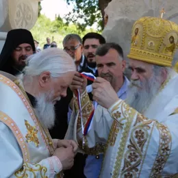 У манастиру Дајбабе освештано спомен обиљежје Царским страстотерпцима Романовима