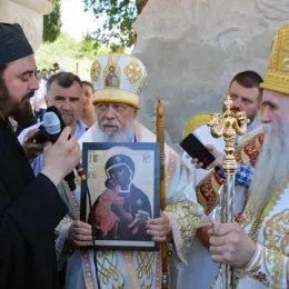 У манастиру Дајбабе освештано спомен обиљежје Царским страстотерпцима Романовима