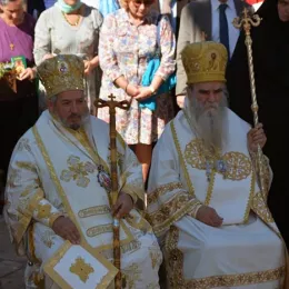 У манастиру Дајбабе освештано спомен обиљежје Царским страстотерпцима Романовима