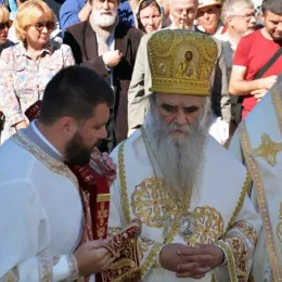 У манастиру Дајбабе освештано спомен обиљежје Царским страстотерпцима Романовима