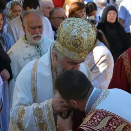 У манастиру Дајбабе освештано спомен обиљежје Царским страстотерпцима Романовима