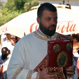 У манастиру Дајбабе освештано спомен обиљежје Царским страстотерпцима Романовима