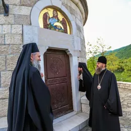 Митрополит Антоније и Епископ Јоаникије служили Литургију у Пивском манастиру