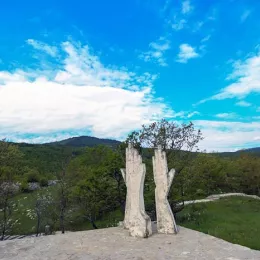 Митрополит Антоније и Епископ Јоаникије служили Литургију у Пивском манастиру