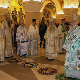 У храму Светог Саве у Београду литургијски прослављени новопроглашени косовско-метохијски мученици