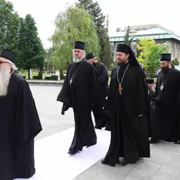 У храму Светог Саве у Београду литургијски прослављени новопроглашени косовско-метохијски мученици