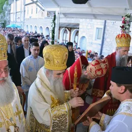 Празник Светог Василија свечано, саборно и молитвено прослављен у острошкој светињи