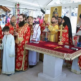 Празник Светог Василија свечано, саборно и молитвено прослављен у острошкој светињи