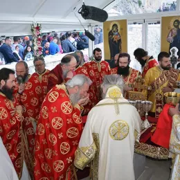 Празник Светог Василија свечано, саборно и молитвено прослављен у острошкој светињи