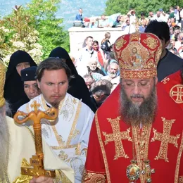 Празник Светог Василија свечано, саборно и молитвено прослављен у острошкој светињи