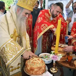 Празник Светог Василија свечано, саборно и молитвено прослављен у острошкој светињи
