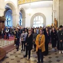Молебан за Владику Јоаникија и свештенство