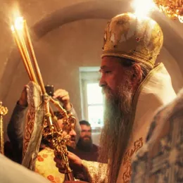 Епископ Јоаникије у манастиру Добриловини