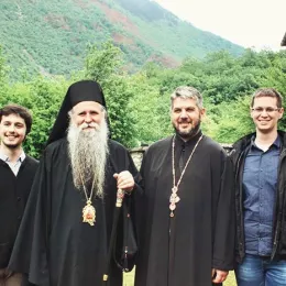 Епископ Јоаникије у манастиру Добриловини