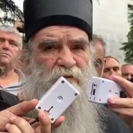 Митрополит Амфилохије испред суда у Никшићу
