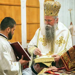 Владика Јоаникије рукоположио ђакона Крста Станишића у свештенички чин