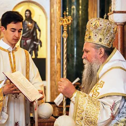 Владика Јоаникије рукоположио ђакона Крста Станишића у свештенички чин
