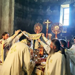 Литургијско сабрање, на Томину недјељу, у Ђурђевим Ступовима 
