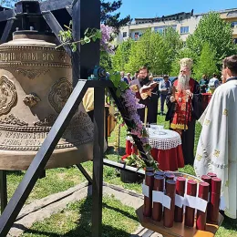 Освештано главно звоно за Саборни храм Светог Симеона Мироточивог у Беранама