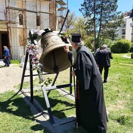 Освештано главно звоно за Саборни храм Светог Симеона Мироточивог у Беранама