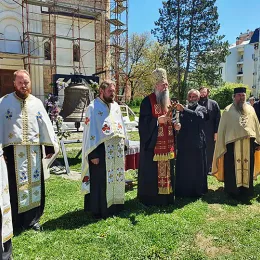 Освештано главно звоно за Саборни храм Светог Симеона Мироточивог у Беранама