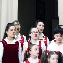 У Никшићу организована изложба поводом најрадоснијег хришћанског празника