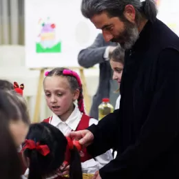 У Никшићу организована изложба поводом најрадоснијег хришћанског празника