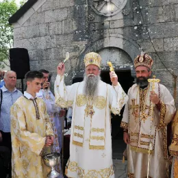 Литургијским сабрањем прослављена слава храма Светог Саве у Почивалима