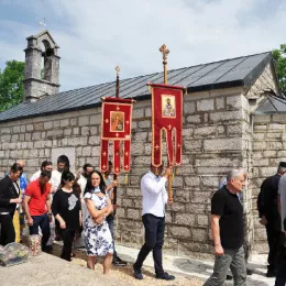 Литургијским сабрањем прослављена слава храма Светог Саве у Почивалима